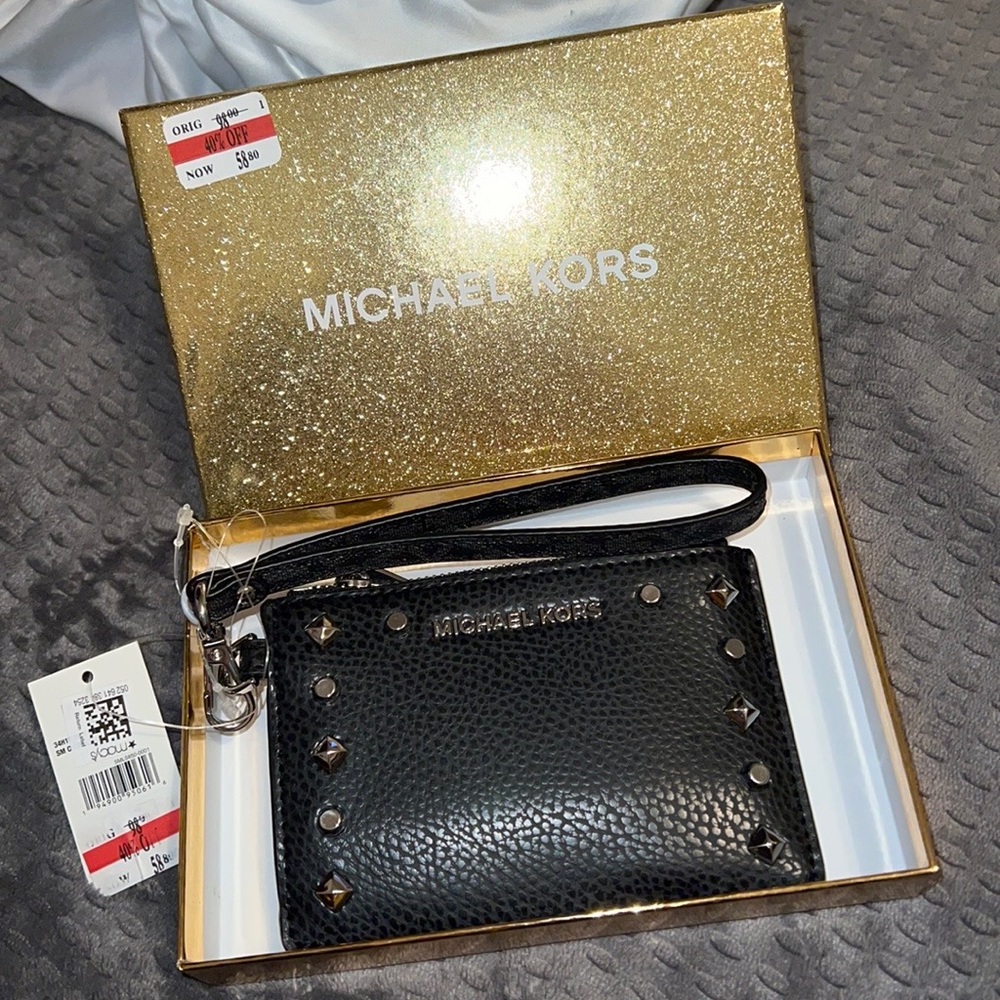 Adorable MICHAEL KORS wristlet